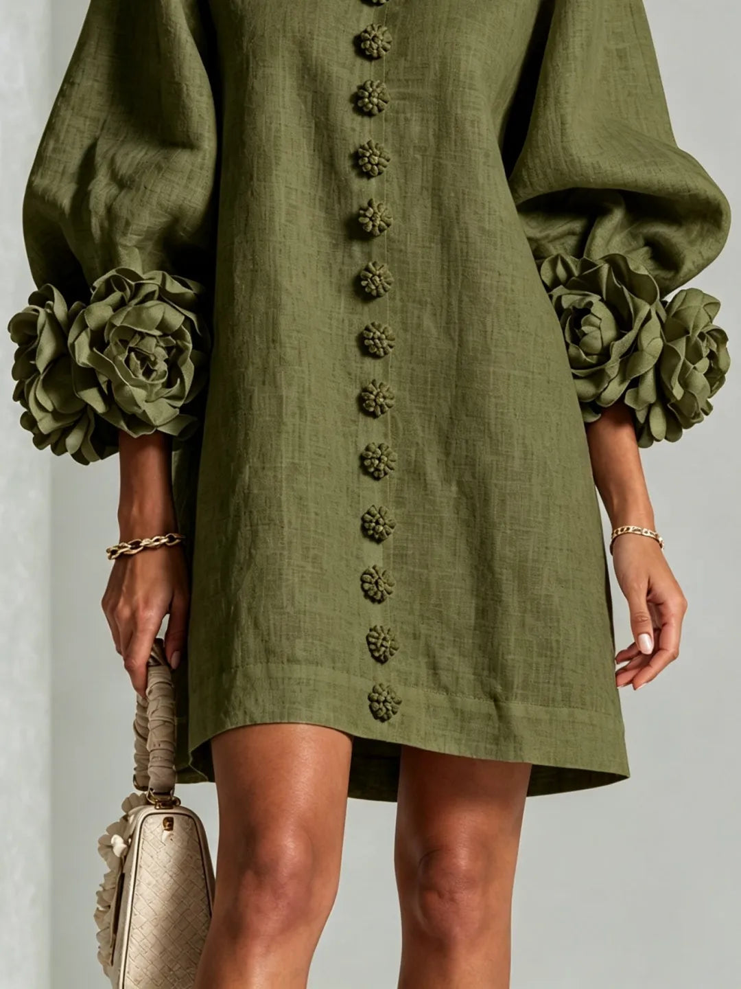 Vestido Mini Verde Oliva con Botones Florales 🌿