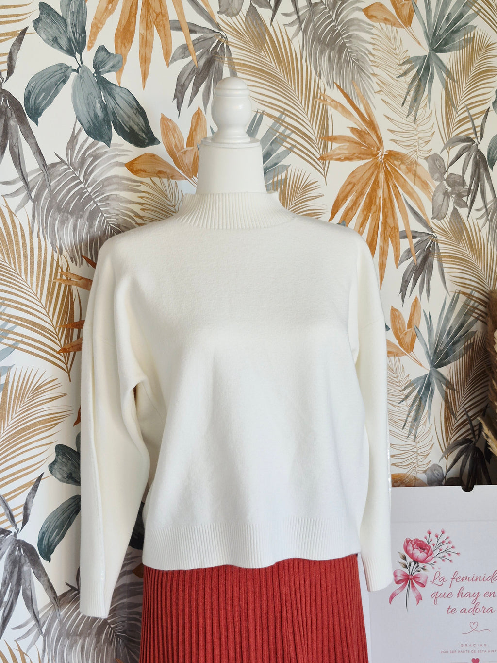 Jersey de punto de cuello alto en color blanco roto